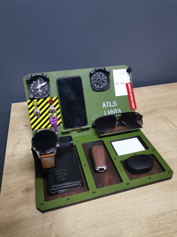 Aviation-Themed Desk Accessories for Professionals