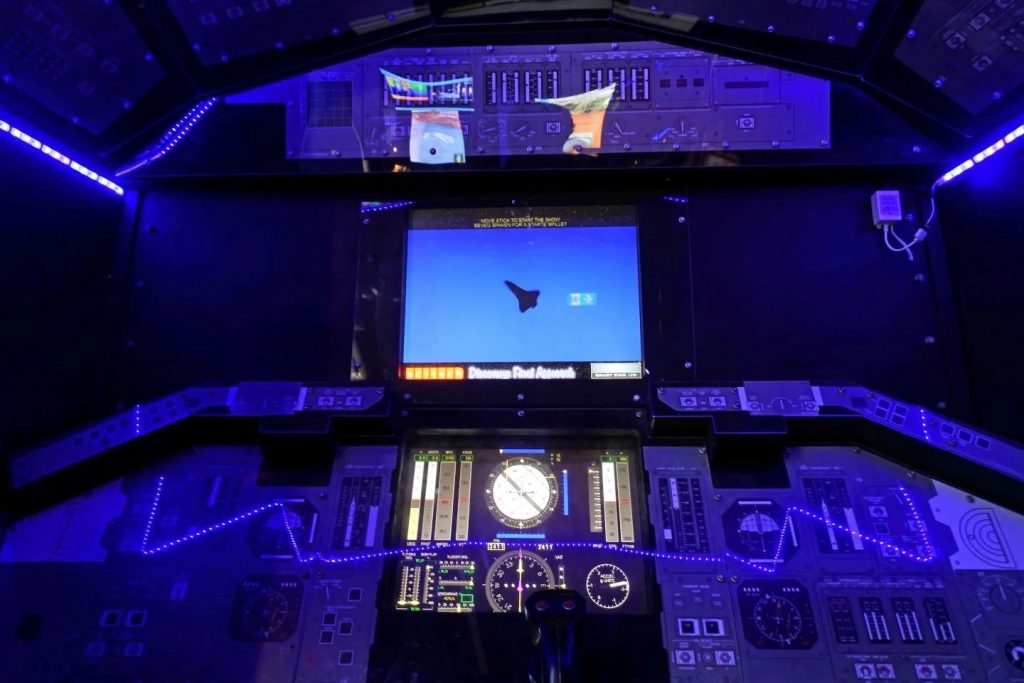 Pilot Training with Augmented Reality